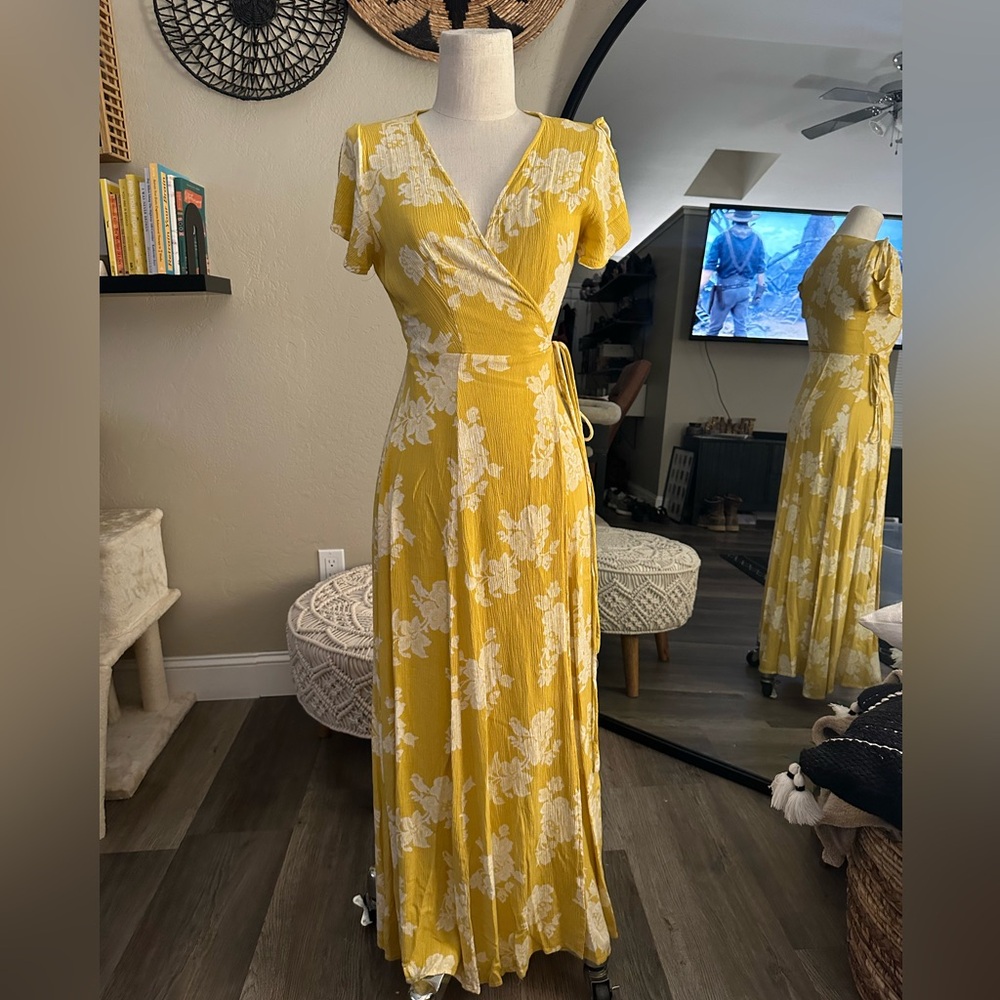 Lulu’s Heart of Marigold floral wrap dress XS